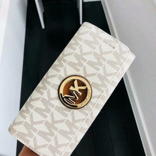 michael-kors-logo-carryall-wallet-vanilla (1)