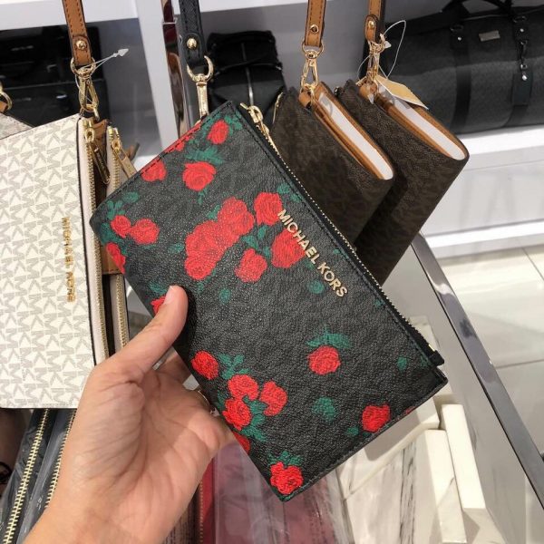 Vi cam tay MK size 18 dung passport