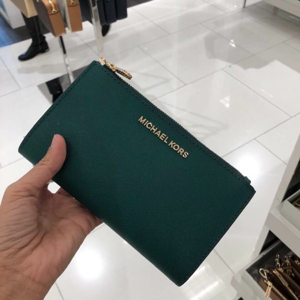 Vi cam tay MK size 18 dung passport