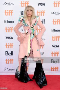 Thời trang độc lạ của Lady Gaga: Thay đổi để “tái sinh”